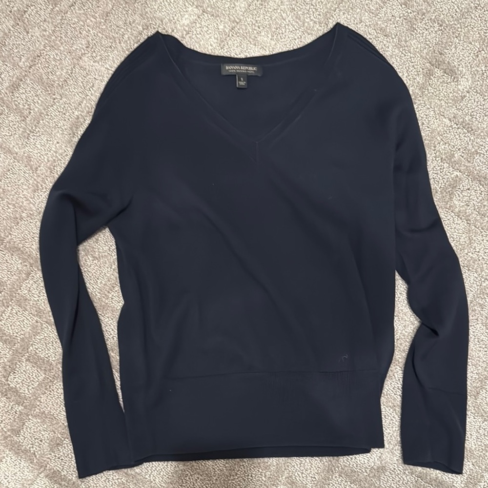 Banana Republic Navy V-Neck merino wool sweater